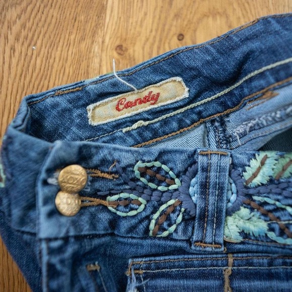 Vintage Y2K Embroidered XOXO Denim Capris Size 4 - Picture 5 of 7